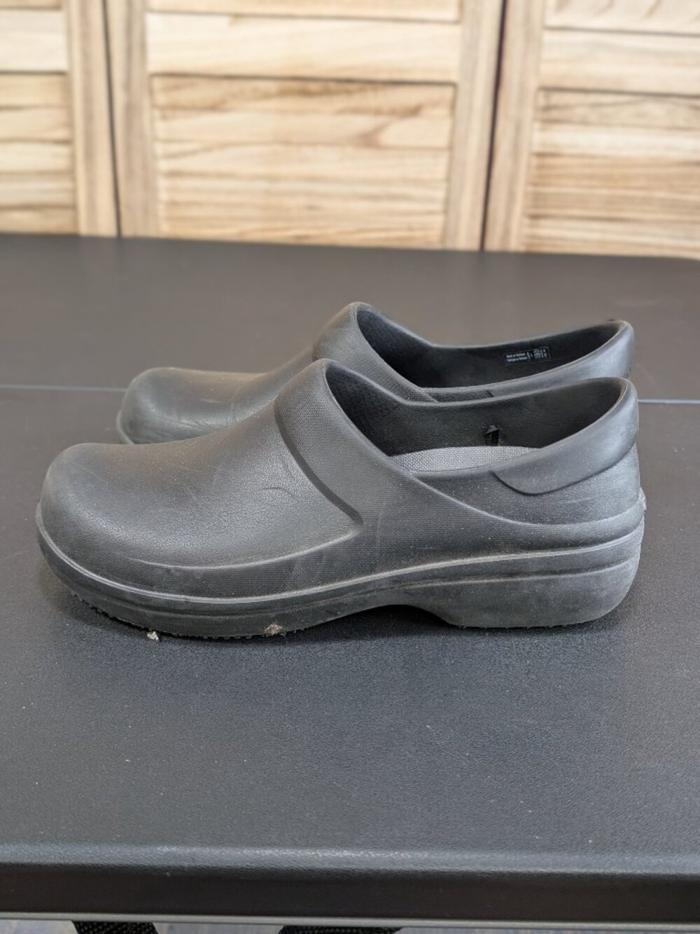 CROCS Dual Croc Comfort Slides Black Size W 11